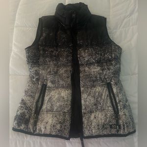 Small black and white Marc New York vest